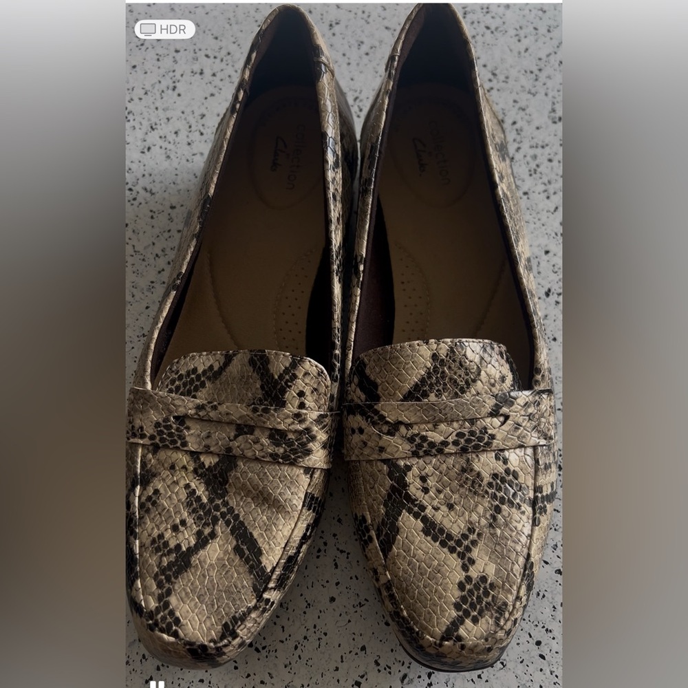 Clarks Beige and Black Snakeskin Print Shoes/ Size 9.5